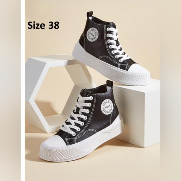 Woman shoes - Picture 1 of 1